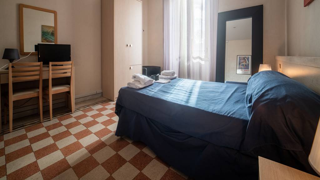 Hotel-Reyes-Roma-Camera-IMG-10
