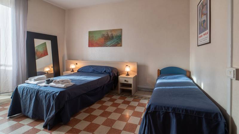 Hotel-Reyes-Roma-Camera-IMG-9